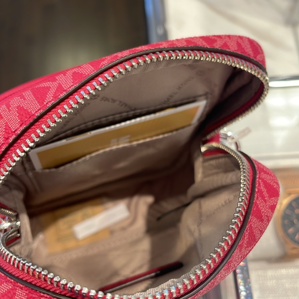 MICHAEL KORS Jet Set Travel Md Signature Logo Crossbody Flight Bag
DK RASPBERRY - Picture 10 of 16